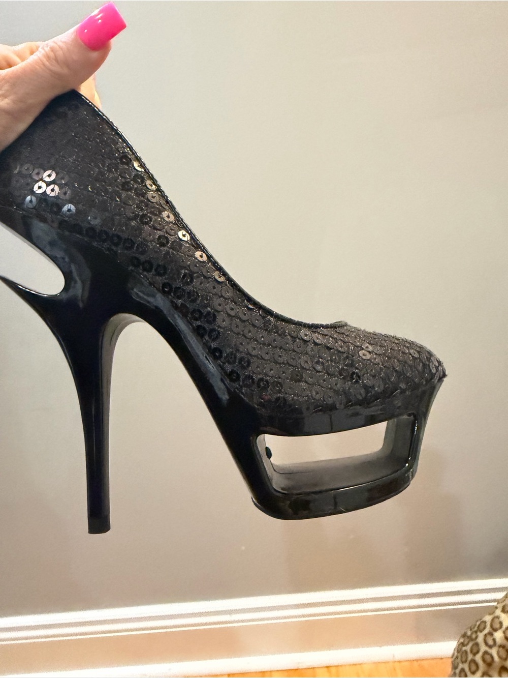 Black Sequin High Heel Platform pumps with kool cutout like brand new. Size 7
